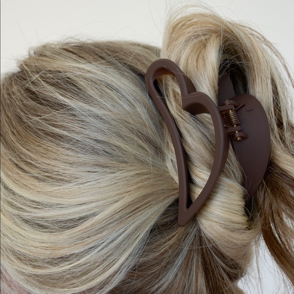 Accessories - New Wavy Claw Clip